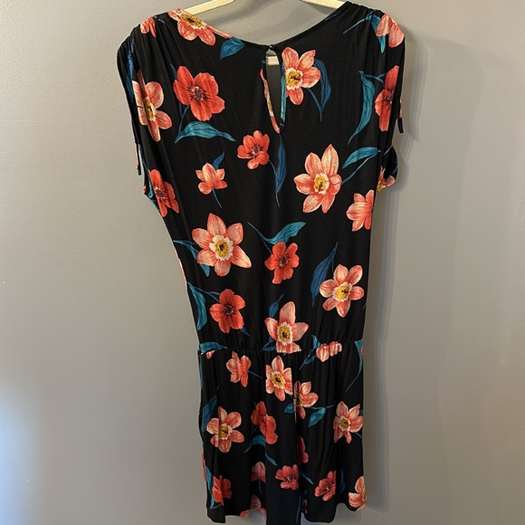 Romper size small - Picture 5 of 5
